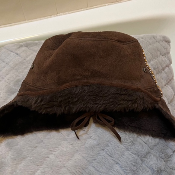 UGG 100% Genuine Shearling Suede Hat - Picture 6 of 12